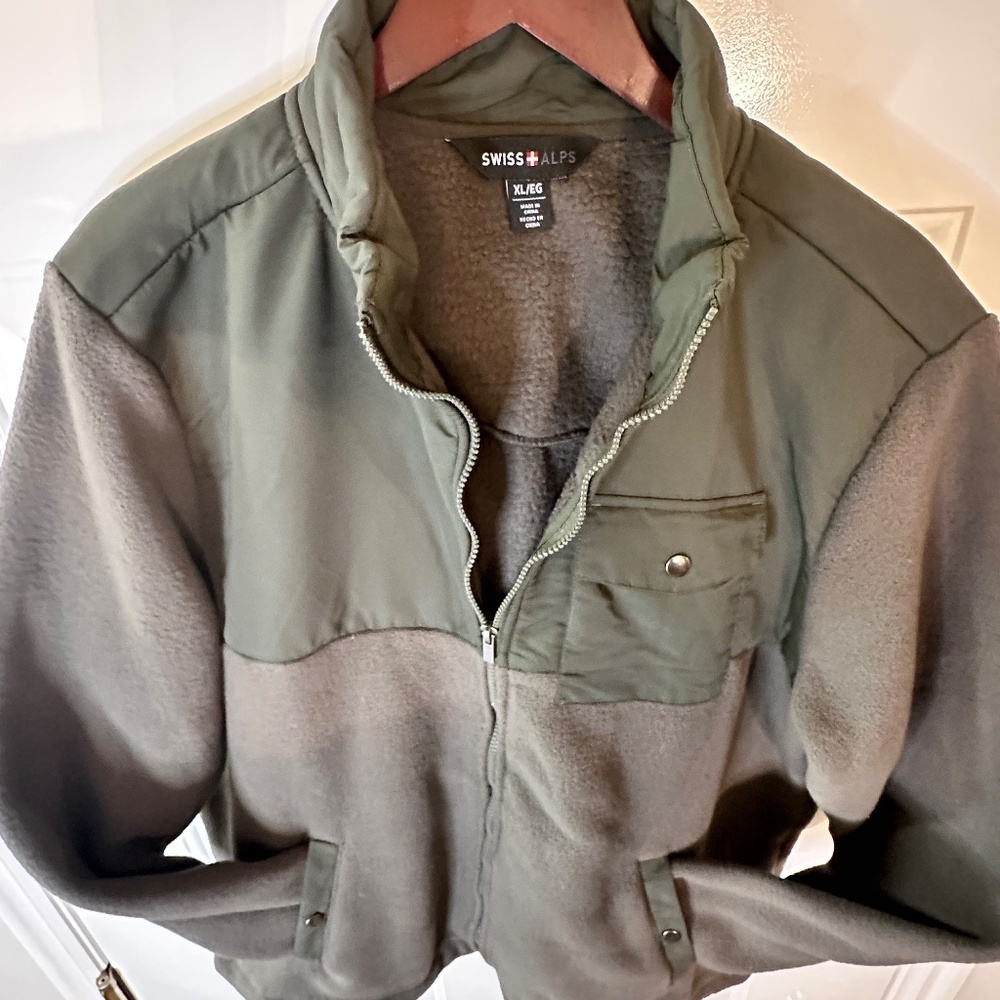 Swiss Alps Mens full zip Performance Fleece Jacket Sweatshirt w pockets. M-XL.
